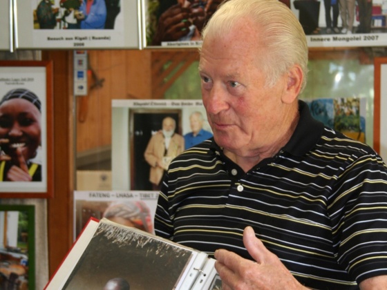 Seniorchef Franz Wimmer, einstmals der letzte Lehrling seiner Zunft, führt durch den Betrieb