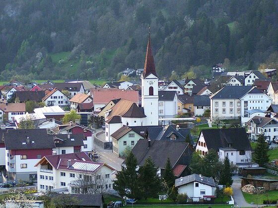 Nüziders, Katholische Pfarrkirche Heilige Viktor und Markus mit Friedhof