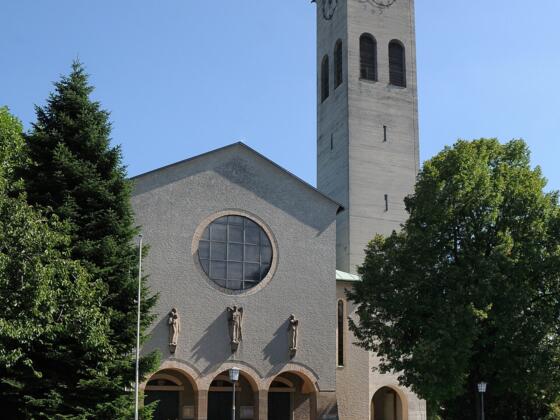 Katholische Pfarrkirche Zum Göttlichen Erlöser 1
