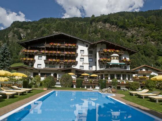 Alpenhotel Fernau Neustift Aussenansicht