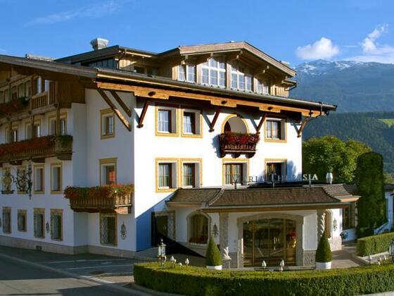 Gartenhotel Maria Theresia Hall in Tirol Sommer