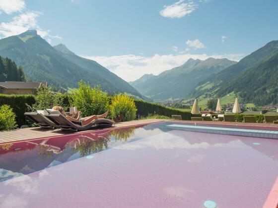 Infinity Pool Hotel Erika