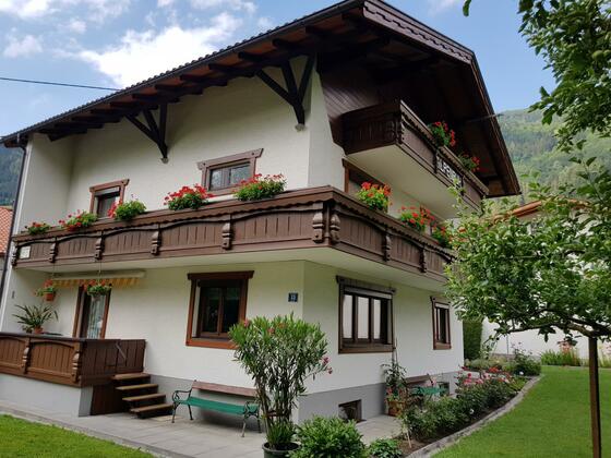 Seitenansicht Gästehaus Alpenruh