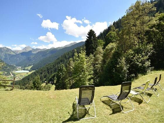 Garten mit Bergblick