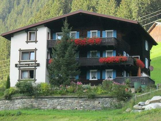 Hausansicht Sommer II