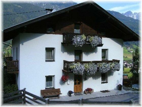 Apartments Haus Tegischer