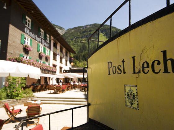 Direkt im Ort das Hotel Gasthof Post - Golf Vorarlberg