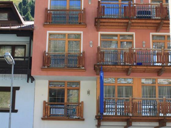 10_Appartement_Gurgl_Haus_Vorderansicht