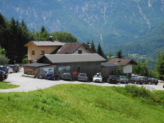 Rathluckenhütte und Parkplatz