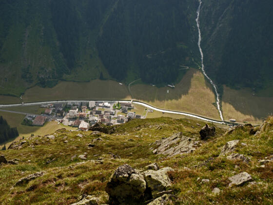 Tiefblick vom Westgrat auf Plangeroß im Pitztal