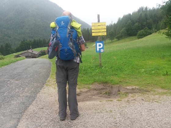 Kleiner Parkplatz an der Kapelle Rechensau.