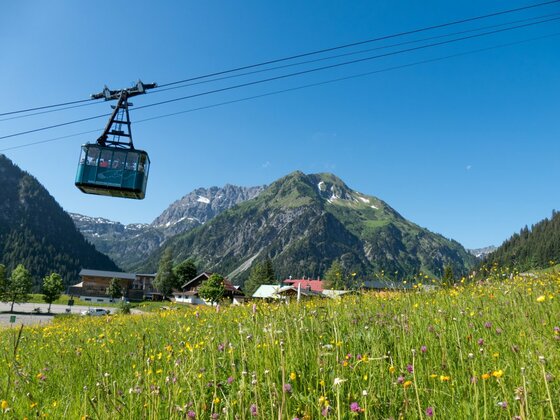 Mit der Walmendingerhornbahn geht es nach oben