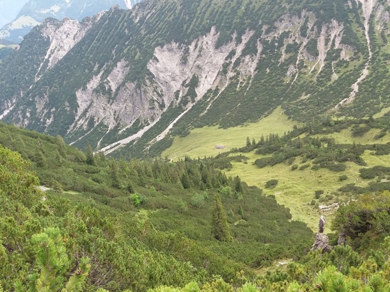 Galinaalpe auf dem Abstiegsweg von den Hohen Köpfen aus.