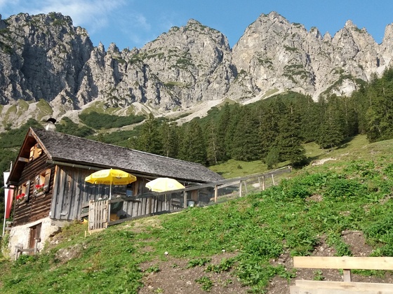 Wir nähern uns der Sattelalpe über das Käserleeck.