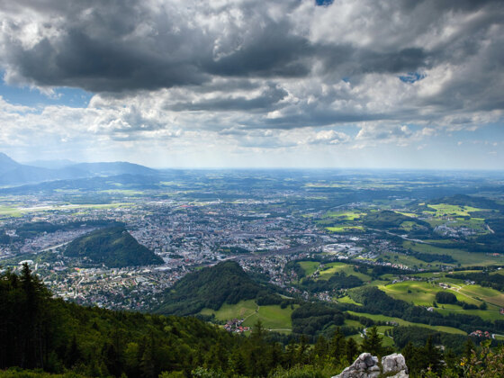 Ausblick vom Gaisberg auf Salzburg und die umliegenden Berge