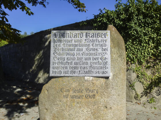 Leonhard Kaiser Denkmal in Schärding am Inn. Z01