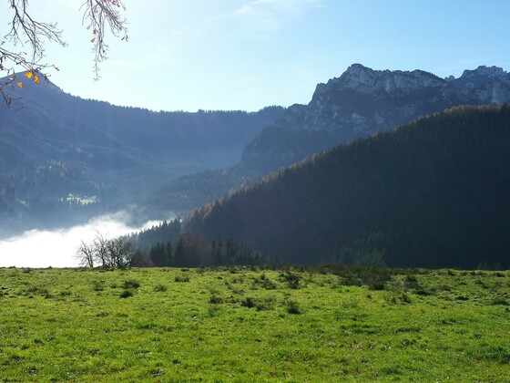 Blick auf Kampenwand, Gedererwand und Hochplatte