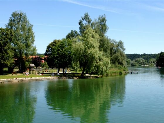 Alzbad-Strandbad mit Spielplatz