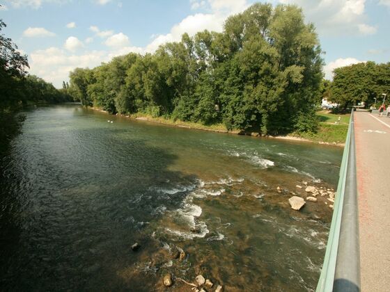 Iller mit Fußgängerbrücke