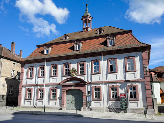 Das Historische Rathaus von Markt Wiesentheid mit Tourist-Info Markt Wiesentheid und Dorfschätze