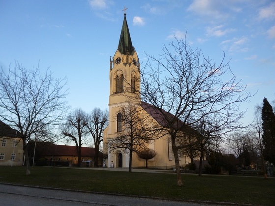 Evang. Kirche Thening "Kirche im Feld". V10