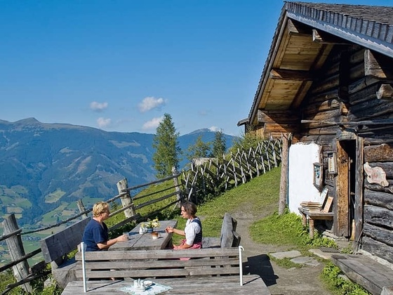 Gemütlich und aussichtsreich ist es auf der Unterbergalm