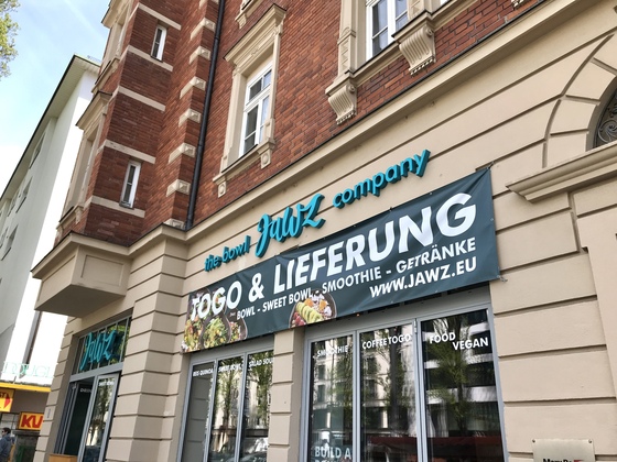 Jawz the Bowl Company seitlich von Leopoldstraße