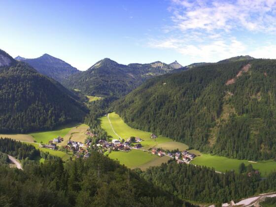 Blick auf Ort Hintersee und Ausgangspunkt vieler Touren