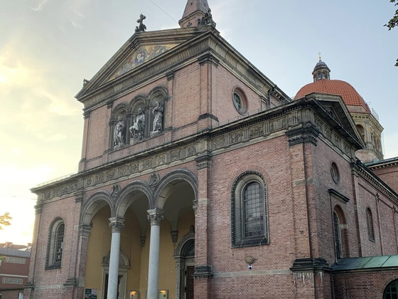 Kirche St. Ursula bei Sonnenuntergang