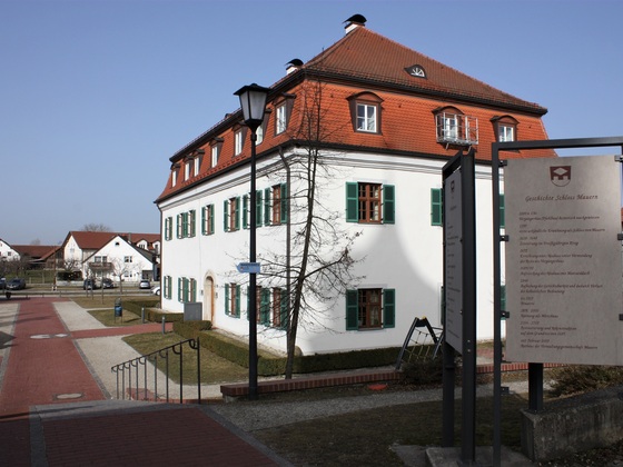 Start am Hofmarkschloss in Mauern