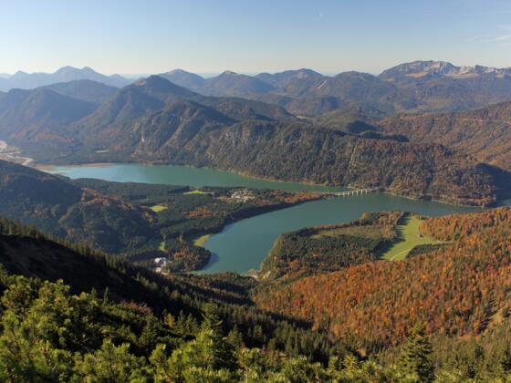 Blick zum Sylvenstein Stausee