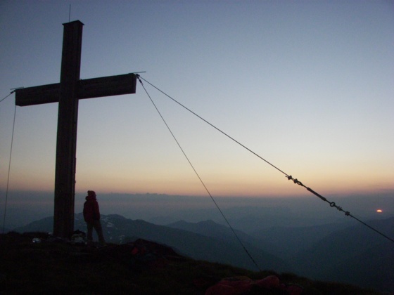 Sonnenaufgang am Gipfel des Torhelm