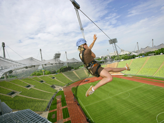 Flying Fox hoch über dem Olympia-Stadion