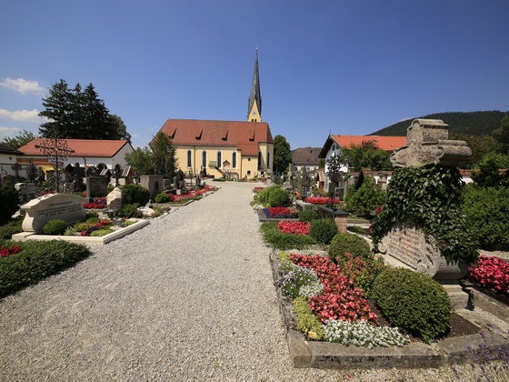Kath Kirche St.Laurentius_Friedhof Rottach-Egern