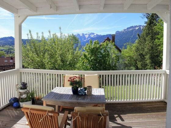 Auf dem Balkon im Frühling