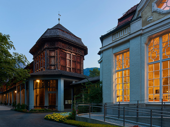 Abends am Gradierhaus im Königlichen Kurgarten