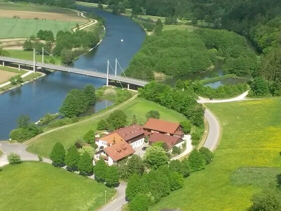 Blick vom Kirchenfelsen auf unseren Hof