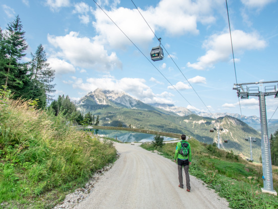Auf dem Weg von der Mittelstation zum Speicherteich am Jenner