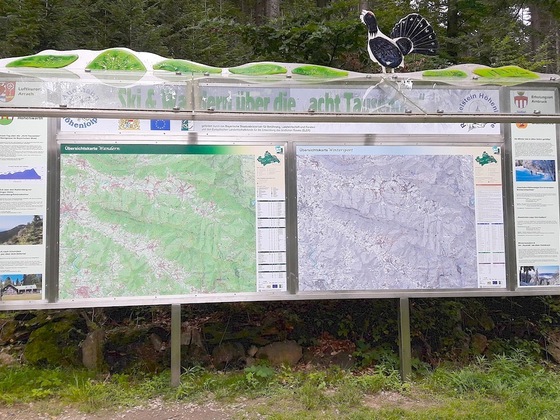 Info-Tafel über der Berghütte Schareben