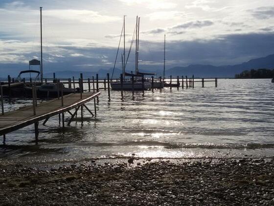 Blick auf den Chiemsee von Gstadt aus