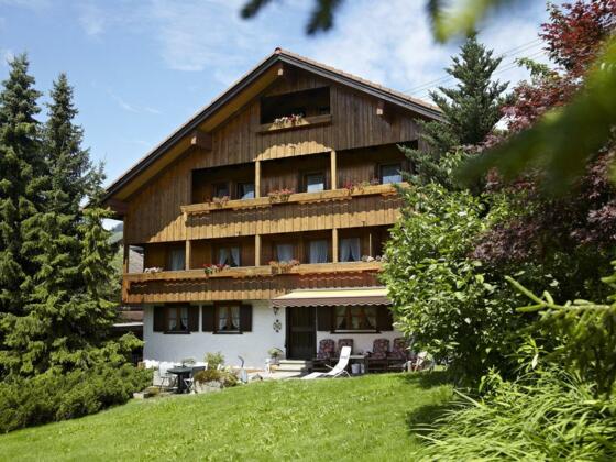 Hausansicht Balkonseite (Ansicht 1)