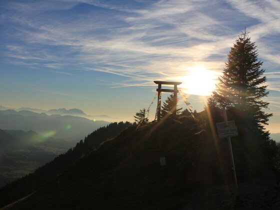 Porta Alpinae im Sonnenuntergang