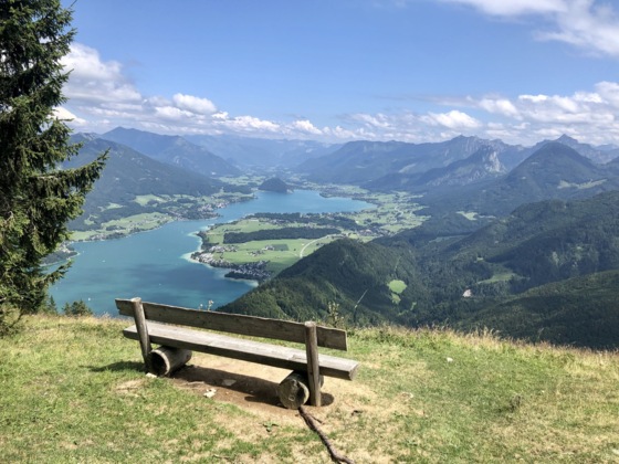 Bankerl mit Aussicht am Wolfgangsee