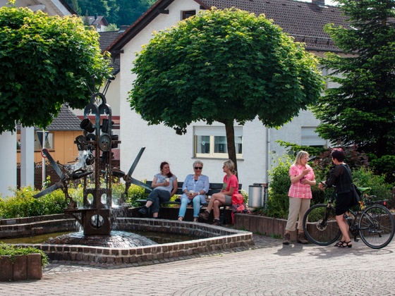 Schneiderbrunnen am Rathaus von Leidersbach