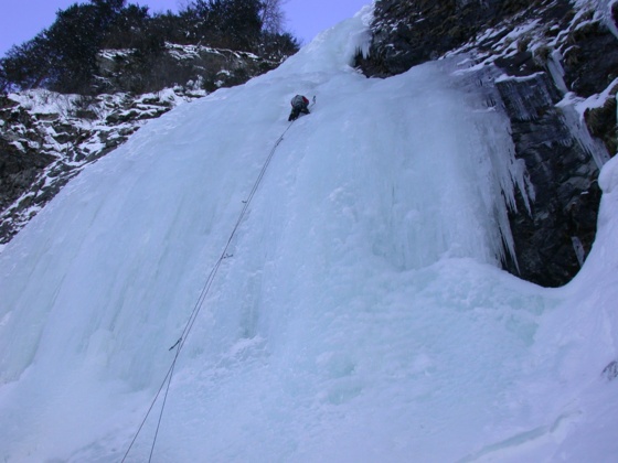 In der ersten Seillänge, WI 4, im Rechten Doppellutscher