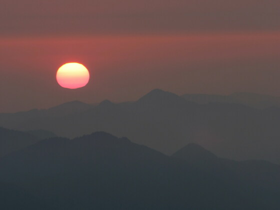 08-August Sonnenaufgang am Krottenkopf hoch.jpg