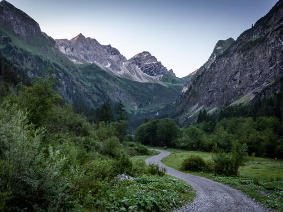 Im Oytal, der Blick fällt auf den Großen und Kleinen Wilden.