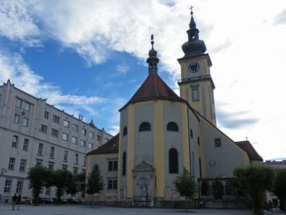 Stadtpfarrkiche vom Pfarrplatz (c) LinzTourismus G.Müller.JPG