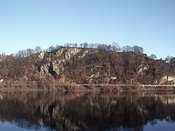 Urfahrw%c3%a4nd_Blick-%c3%bcber-die-sehr-ruhige-tiefblaue-Donau-auf-das-Naturschutzgebiet-Urfahrw%c3%a4nd_c-Limberger-Josef_web
