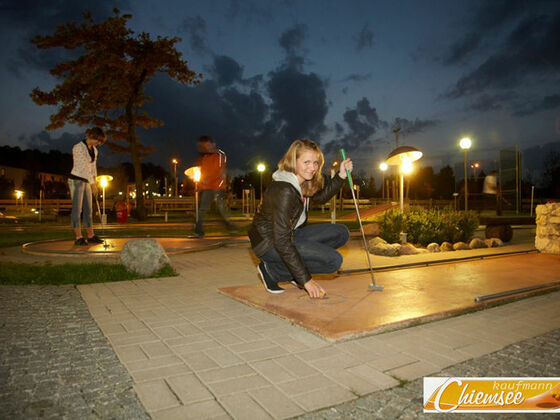 Minigolf bei Nacht